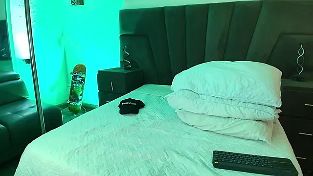 Snapshot of JhoanLeandro chatting on February 8, 2025, 4:47 am JhoanLeandro online show from February 8, 2025, 4:47 am