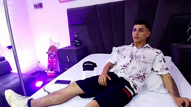 Snapshot of JhoanLeandro chatting on February 9, 2025, 4:25 am JhoanLeandro online show from February 9, 2025, 4:25 am