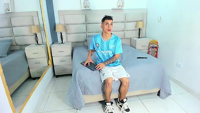 Snapshot of JhoanLeandro chatting on March 19, 2025, 4:36 am JhoanLeandro online show from March 19, 2025, 4:36 am