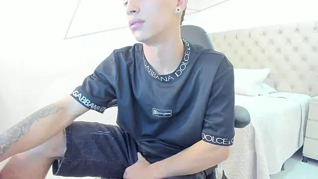 Snapshot of JhoanLeandro chatting on September 19, 2025, 4:47 am JhoanLeandro online show from September 19, 2025, 4:47 am