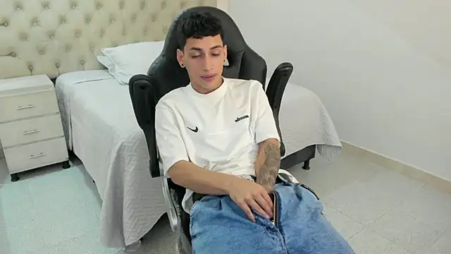 Snapshot of JhoanLeandro chatting on September 20, 2025, 4:35 am JhoanLeandro online show from September 20, 2025, 4:35 am