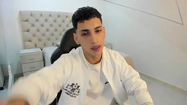 Snapshot of JhoanLeandro chatting on October 9, 2025, 5:49 am JhoanLeandro online show from October 9, 2025, 5:49 am