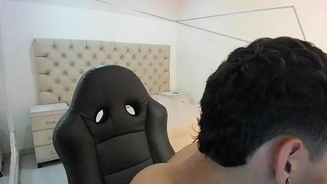 Snapshot of JhoanLeandro chatting on October 27, 2025, 5:44 am JhoanLeandro online show from October 27, 2025, 5:44 am