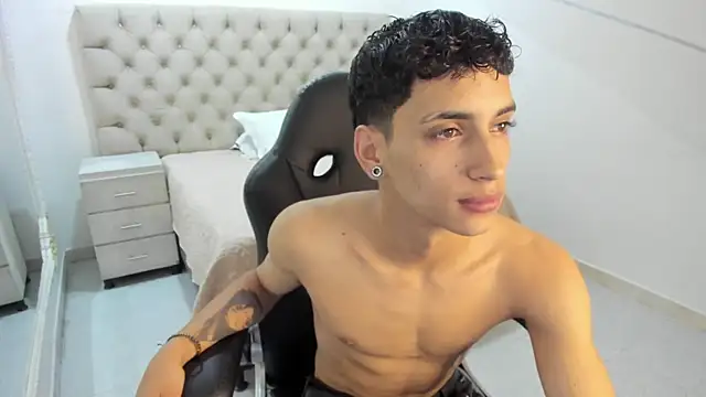 Snapshot of JhoanLeandro chatting on October 28, 2025, 4:49 am JhoanLeandro online show from October 28, 2025, 4:49 am