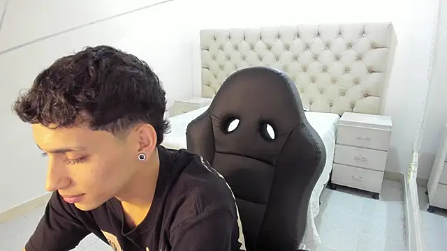 Snapshot of JhoanLeandro chatting on November 10, 2025, 5:06 am JhoanLeandro online show from November 10, 2025, 5:06 am