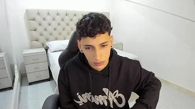 Snapshot of JhoanLeandro chatting on November 14, 2025, 5:28 am JhoanLeandro online show from November 14, 2025, 5:28 am