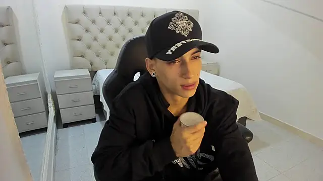 Snapshot of JhoanLeandro chatting on December 1, 2025, 5:12 am JhoanLeandro online show from December 1, 2025, 5:12 am