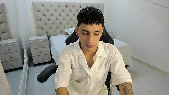 Snapshot of JhoanLeandro chatting on December 2, 2025, 4:29 am JhoanLeandro online show from December 2, 2025, 4:29 am