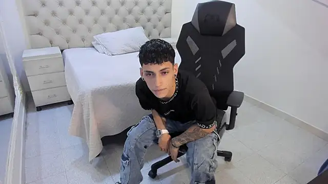 Snapshot of JhoanLeandro chatting on January 6, 2026, 5:44 am JhoanLeandro online show from January 6, 2026, 5:44 am