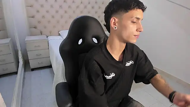 Snapshot of JhoanLeandro chatting on January 11, 2026, 5:23 am JhoanLeandro online show from January 11, 2026, 5:23 am