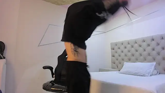 JhoanLeandro online show from January 16, 2026, 5:00 am