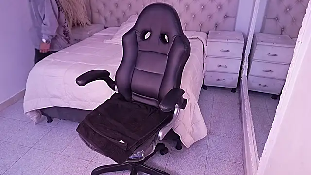 JhoanLeandro online show from April 10, 2026, 6:18 am