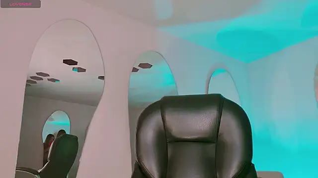 AmaiaHaywood online show from November 7, 2025, 4:45 am