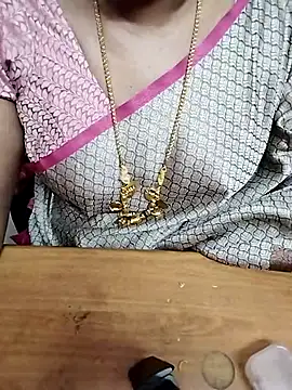 Snapshot of Tamil_Radha chatting on October 8, 2025, 5:43 pm Tamil Radha online show from October 8, 2025, 5:43 pm