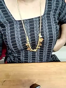 Snapshot of Tamil_Radha chatting on October 16, 2025, 1:28 am Tamil Radha online show from October 16, 2025, 1:28 am