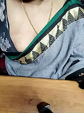 Snapshot of Tamil_Radha chatting on October 18, 2025, 5:57 pm Tamil Radha online show from October 18, 2025, 5:57 pm