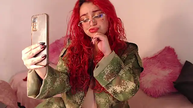 Snapshot of EstefyTabbo chatting on September 29, 2025, 10:25 pm EstefyTabbo online show from September 29, 2025, 10:25 pm