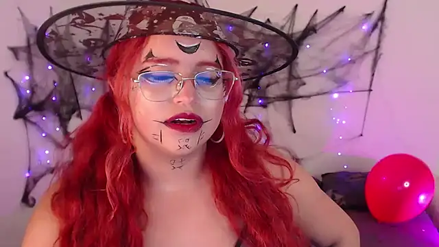 Snapshot of EstefyTabbo chatting on October 27, 2025, 8:13 pm EstefyTabbo online show from October 27, 2025, 8:13 pm