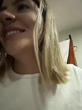 Snapshot of Andrea18_blonde chatting on January 17, 2026, 3:50 pm Andrea18 blonde online show from January 17, 2026, 3:50 pm