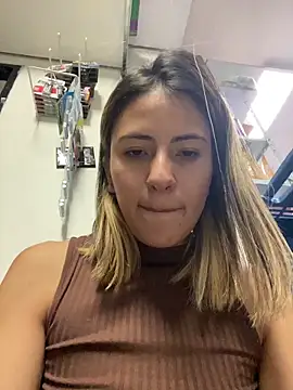 Snapshot of Andrea18_blonde chatting on February 18, 2026, 12:06 am Andrea18 blonde online show from February 18, 2026, 12:06 am