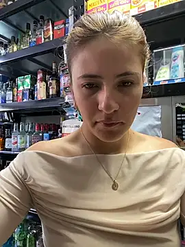 Snapshot of Andrea18_blonde chatting on June 25, 2026, 9:08 pm Andrea18 blonde online show from June 25, 2026, 9:08 pm