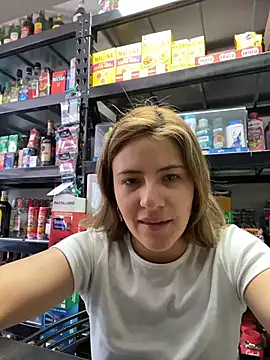 Snapshot of Andrea18_blonde chatting on July 6, 2026, 3:03 pm Andrea18 blonde online show from July 6, 2026, 3:03 pm
