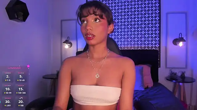 Gigi Strawberry online show from March 7, 2025, 4:35 am