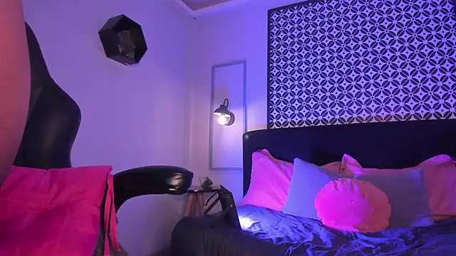 Gigi Strawberry online show from March 9, 2025, 7:23 am