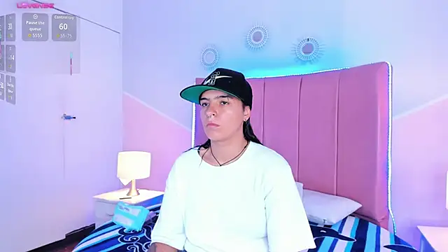 Liiam smith  online show from September 25, 2025, 4:21 pm