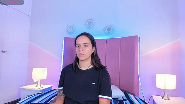 Liiam smith  online show from September 26, 2025, 2:10 pm