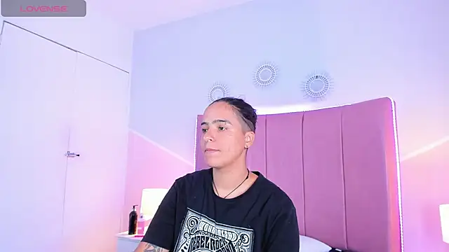 Liiam smith  online show from October 10, 2025, 3:33 pm