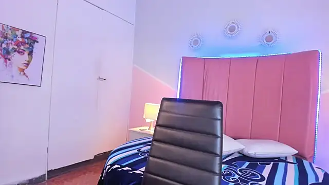 Liiam smith  online show from October 13, 2025, 1:11 pm