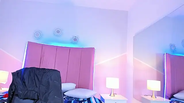 Liiam smith  online show from October 18, 2025, 1:23 pm