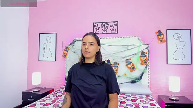 Liiam smith  online show from October 31, 2025, 1:12 pm