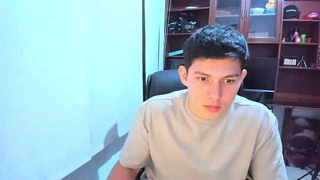 JamesCr  online show from February 5, 2025, 4:06 am