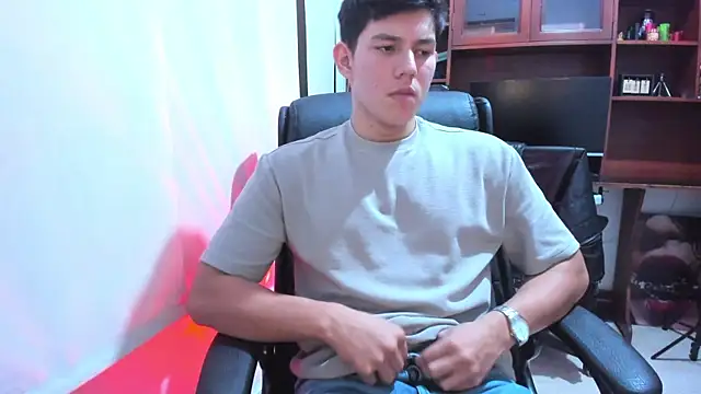 JamesCr  online show from February 5, 2025, 7:18 am