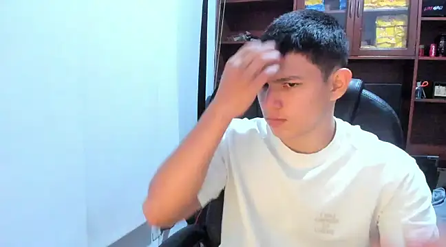 JamesCr  online show from February 22, 2025, 9:48 pm