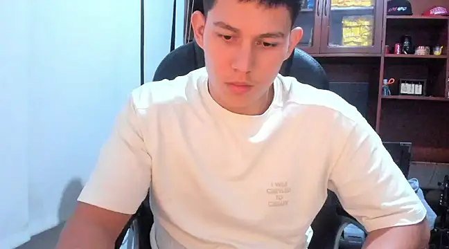 JamesCr  online show from February 23, 2025, 12:51 am