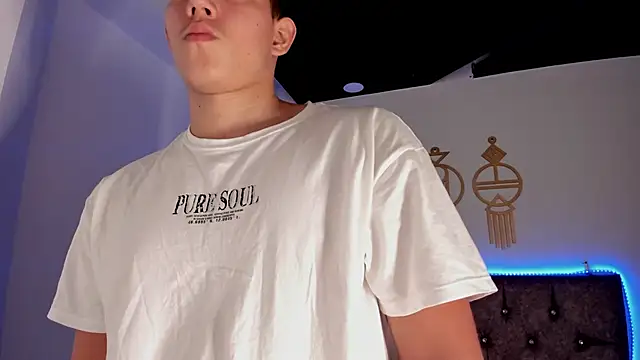 JamesCr  online show from February 26, 2025, 3:32 am