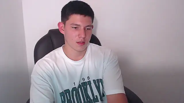 JamesCr  online show from February 26, 2025, 6:37 am