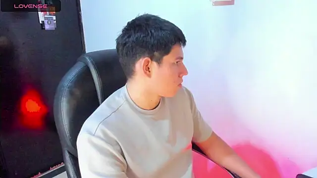 JamesCr  online show from March 22, 2025, 7:47 am