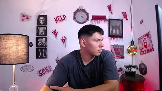 JamesCr  online show from October 27, 2025, 12:20 pm