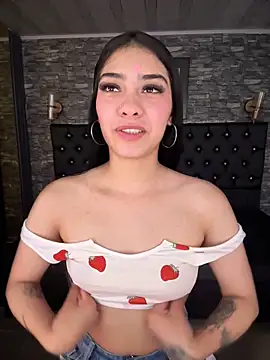 Snapshot of TayylorSexx chatting on June 18, 2026, 5:30 am TayylorSexx online show from June 18, 2026, 5:30 am
