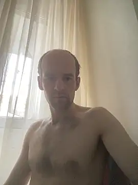 LynnAhNight online show from October 5, 2025, 4:22 am