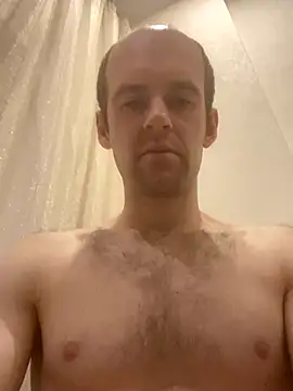 LynnAhNight online show from October 8, 2025, 3:26 am