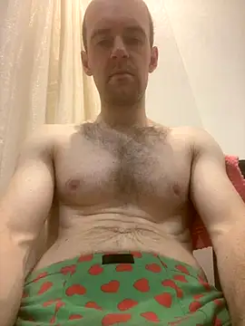 LynnAhNight online show from November 6, 2025, 3:29 am