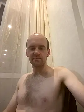 LynnAhNight online show from November 19, 2025, 3:17 am