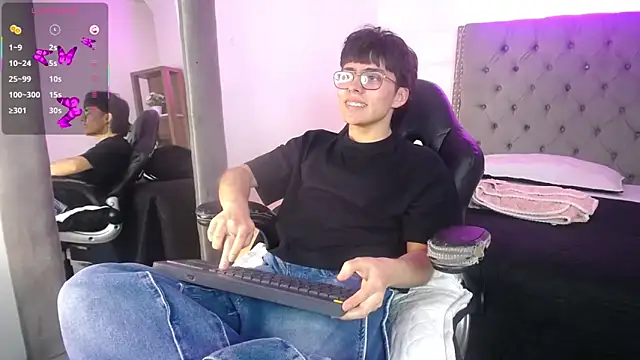 PepperTwink online show from September 8, 2025, 4:06 pm