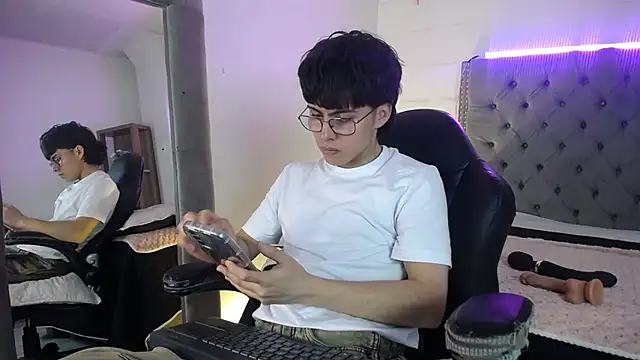 PepperTwink online show from September 17, 2025, 4:08 pm