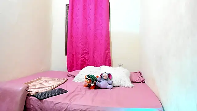 Snapshot of Paloma_24_ chatting on February 7, 2025, 1:53 pm Paloma 24 online show from February 7, 2025, 1:53 pm